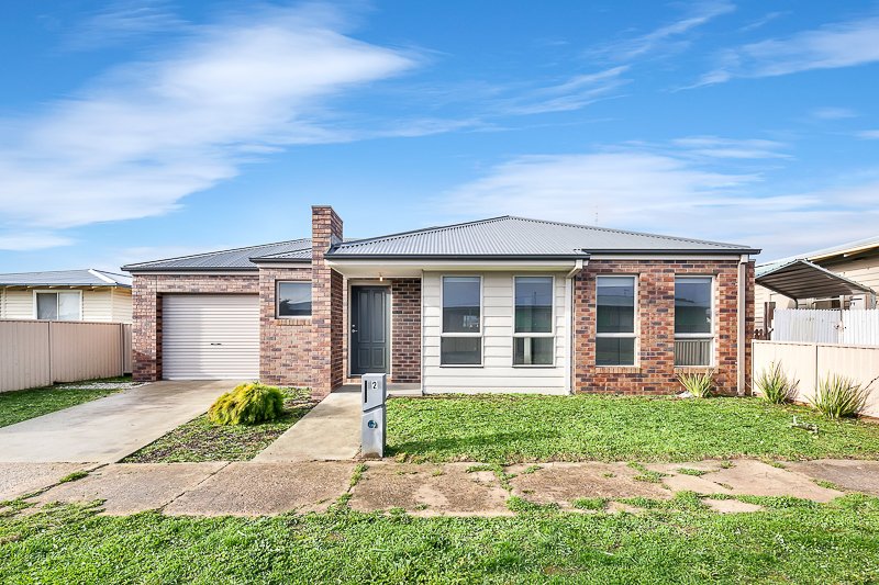 12b Marigold Street WENDOUREE 1