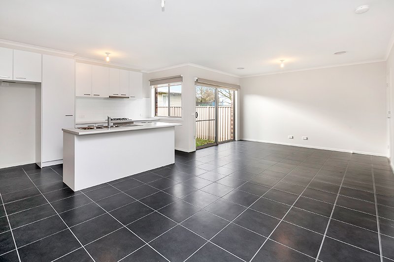12b Marigold Street WENDOUREE 6