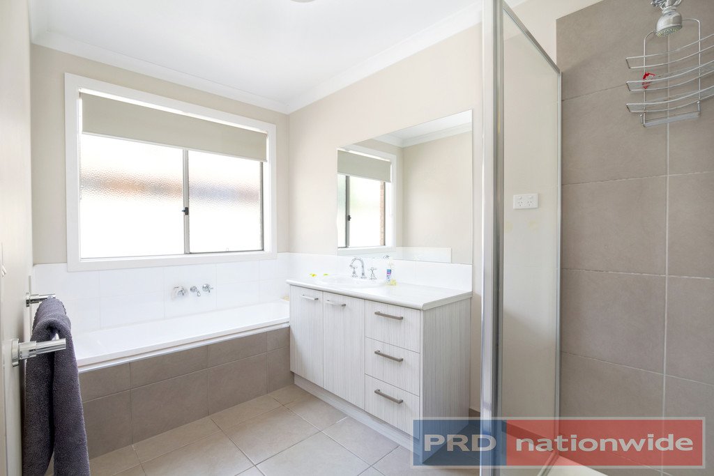 12B Ritchie Street BROWN HILL 10