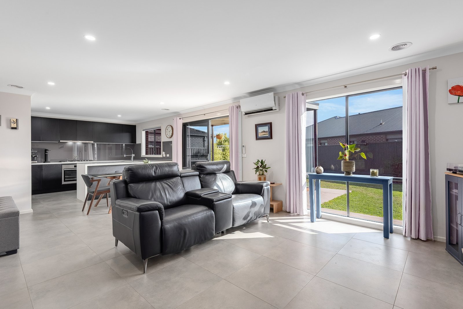 Gallery: 13 - 15 Pelican Way