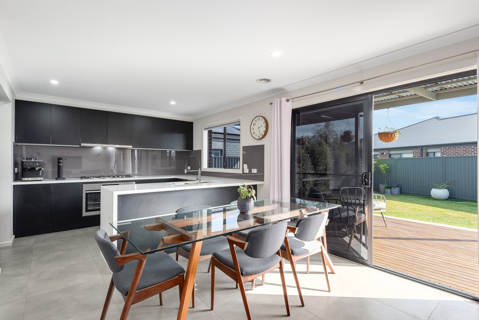 Gallery: 13 - 15 Pelican Way