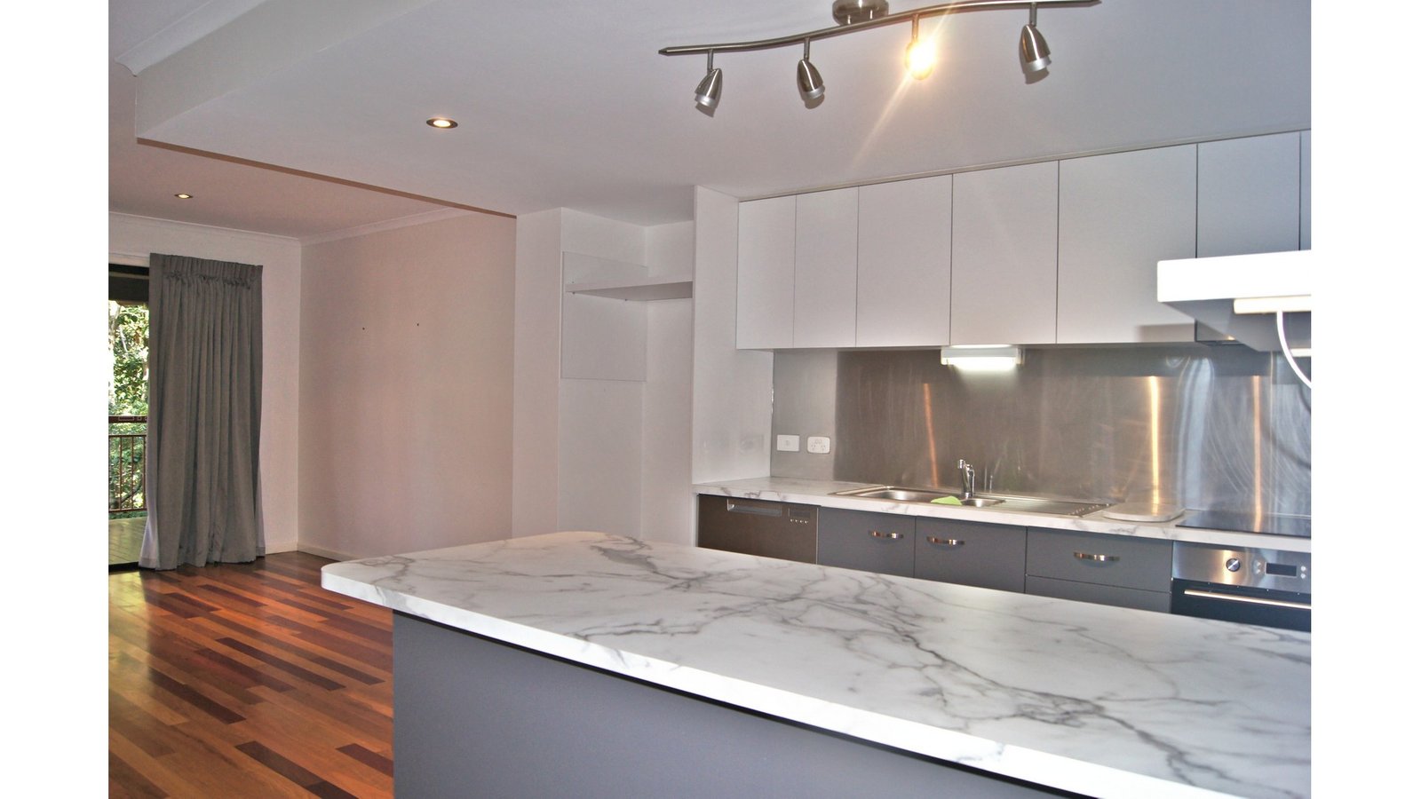 1/3-5 Seaview Drive AIRLIE BEACH 2