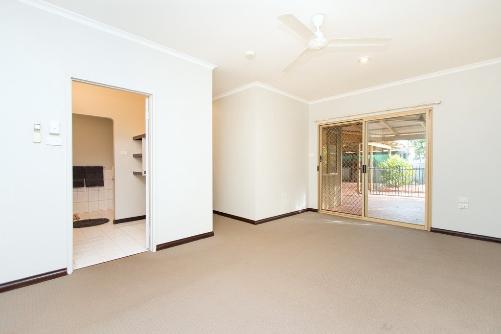 13 Aarons Drive CABLE BEACH 12