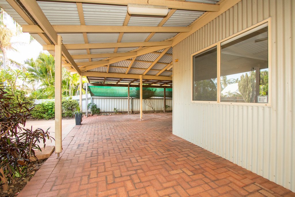 13 Aarons Drive CABLE BEACH 15