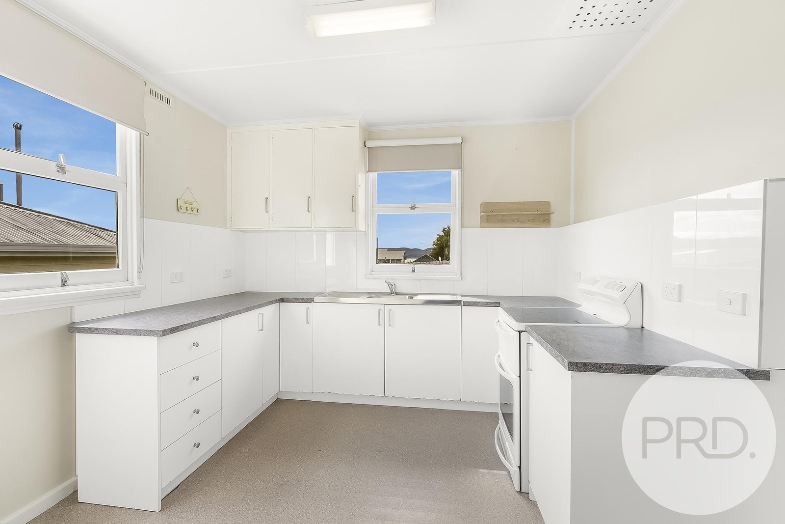 13 Allunga Road CHIGWELL 4