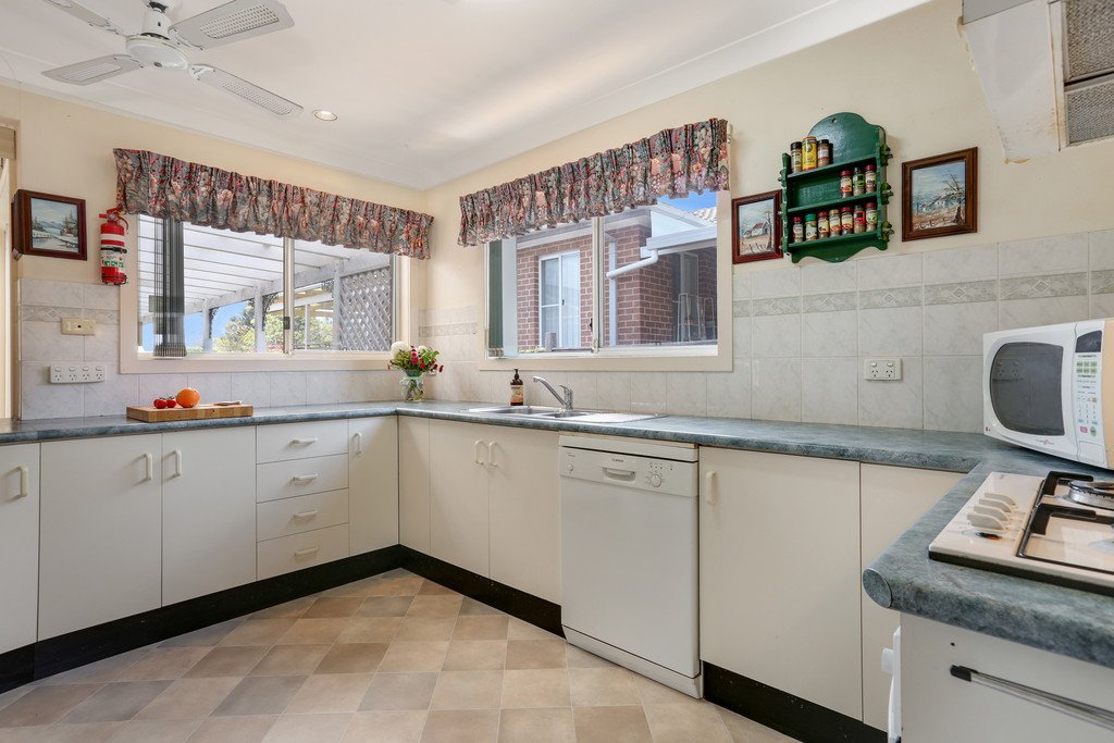 13 Ashmore Crescent KANAHOOKA 4
