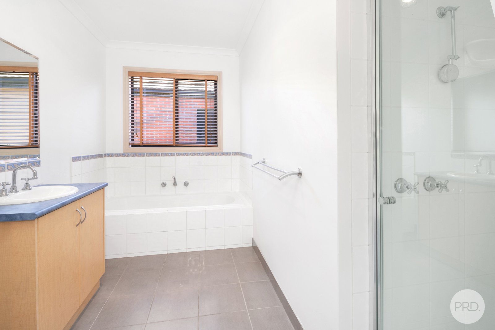 13 Ayrvale Avenue LAKE GARDENS 9