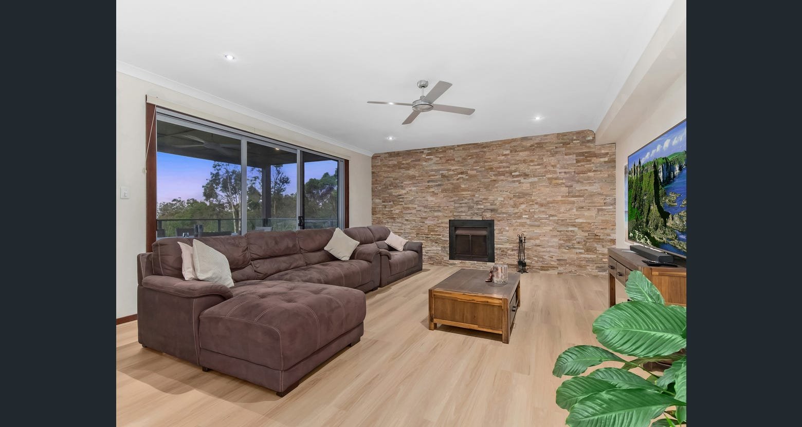 13 Barton Street REEDY CREEK 3