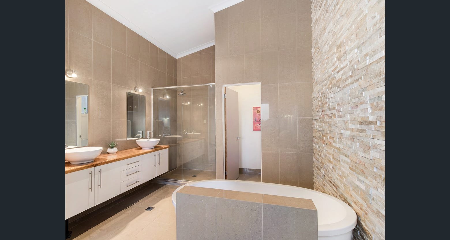 13 Barton Street REEDY CREEK 12