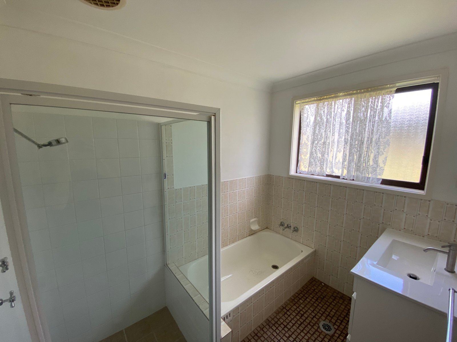 1/3 Blake Place TAMWORTH 4