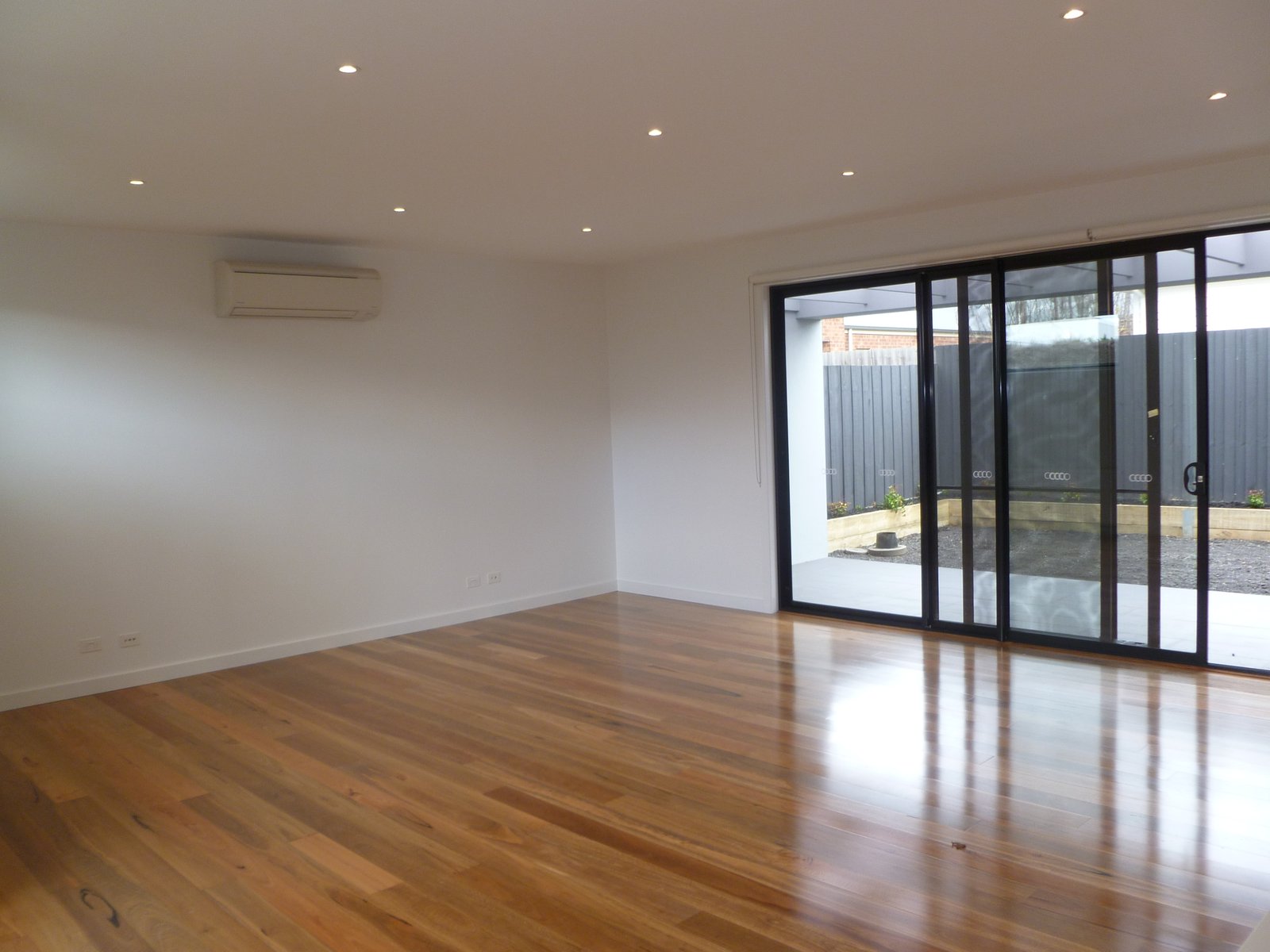 Gallery: 1/3 Bosenquet Avenue