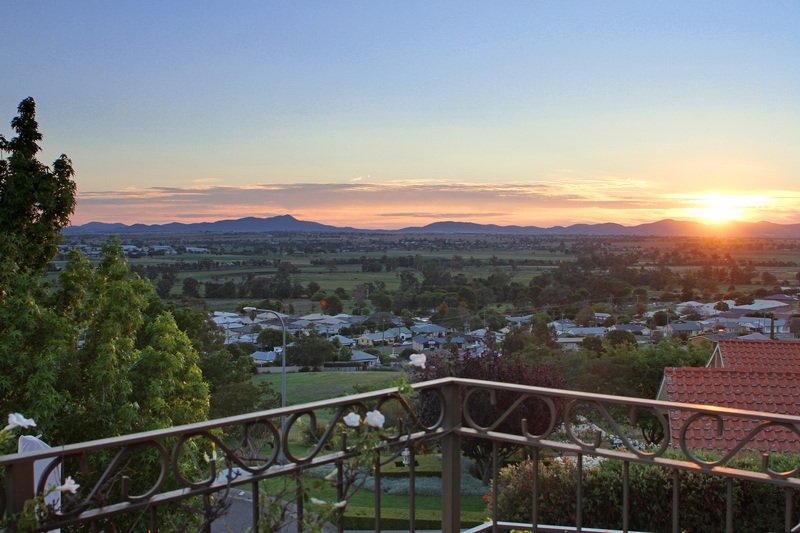 13 Bradley Place TAMWORTH 2