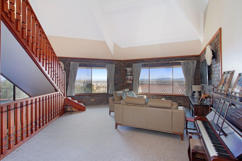 13 Bradley Place TAMWORTH 4