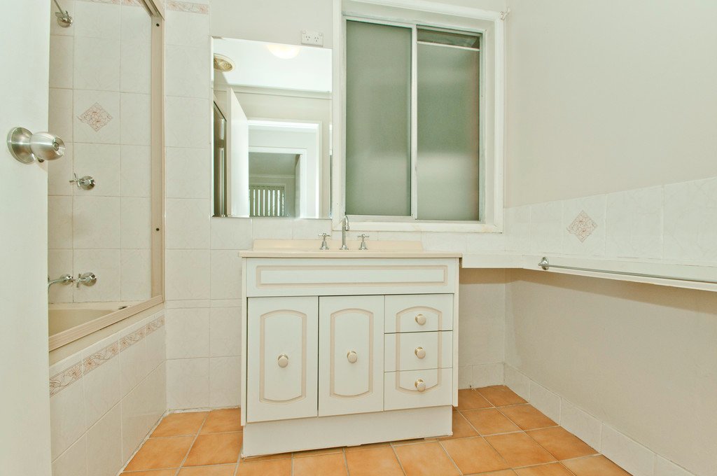 13 Bright Pde  DAPTO 8