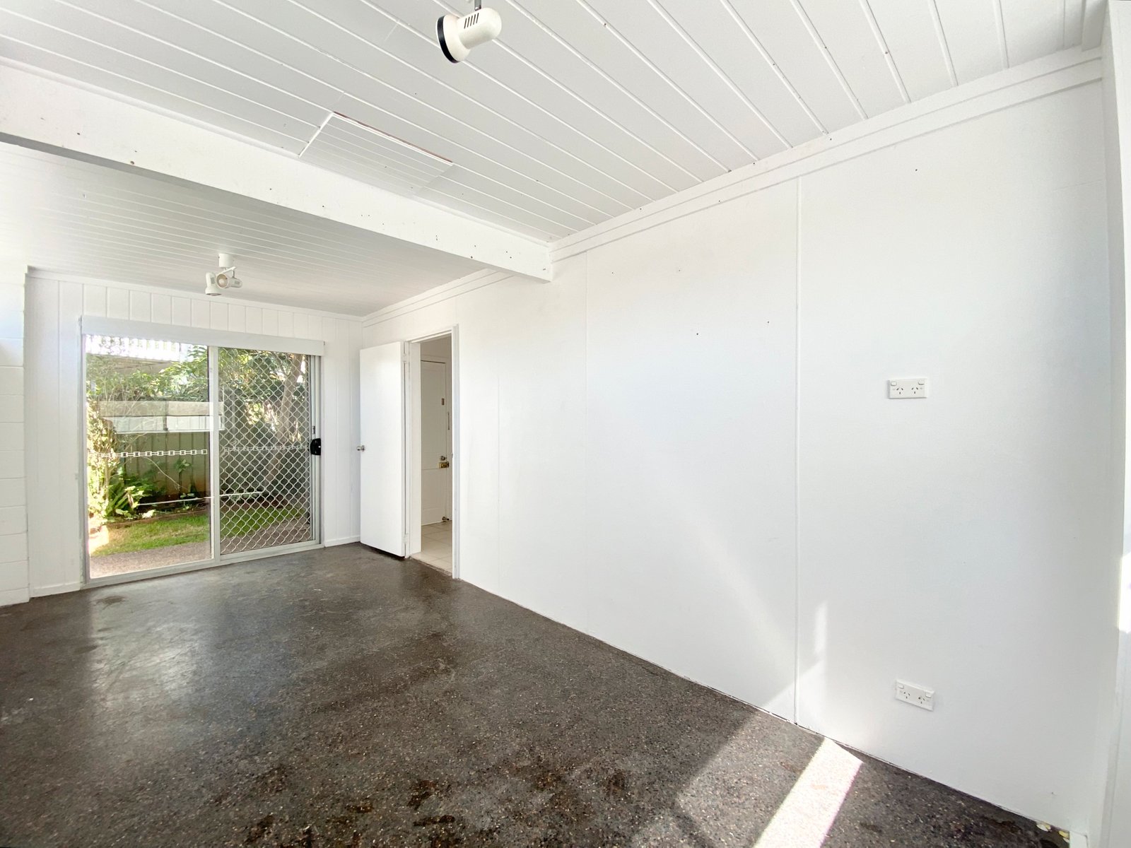 13 Campbell Avenue ANNA BAY 10