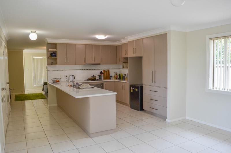 1/3 Carinya Street GLENFIELD PARK 2
