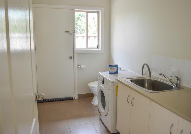 1/3 Carinya Street GLENFIELD PARK 6