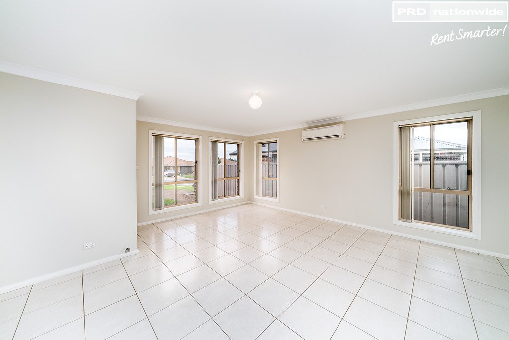 1/3 Carinya Street GLENFIELD PARK 4