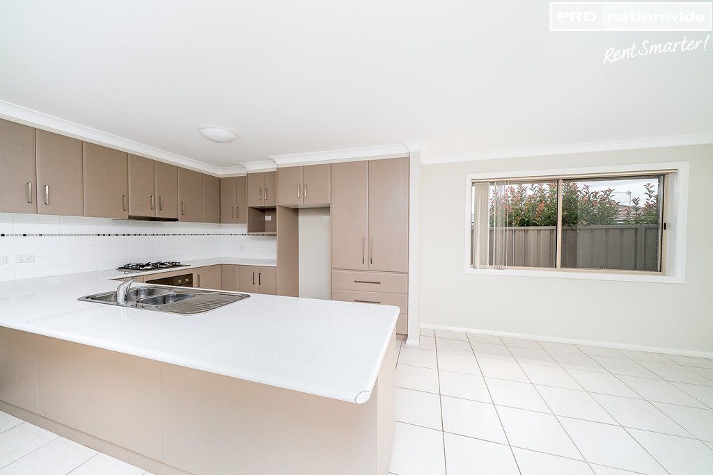 1/3 Carinya Street GLENFIELD PARK 5