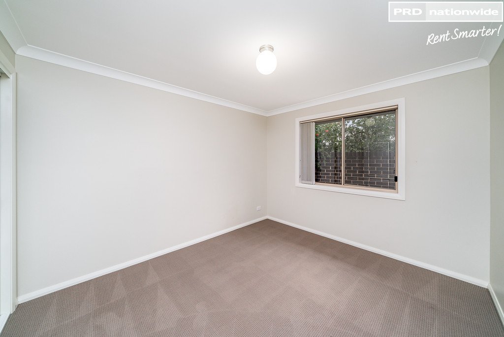 1/3 Carinya Street GLENFIELD PARK 8