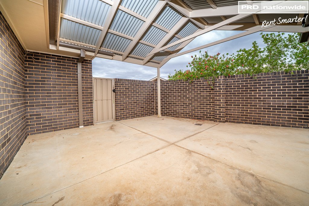 1/3 Carinya Street GLENFIELD PARK 12