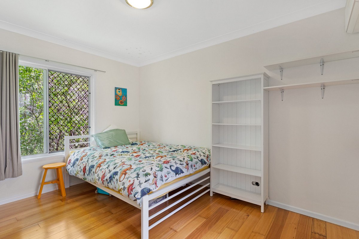 13 Cheshire Grove Elanora 11