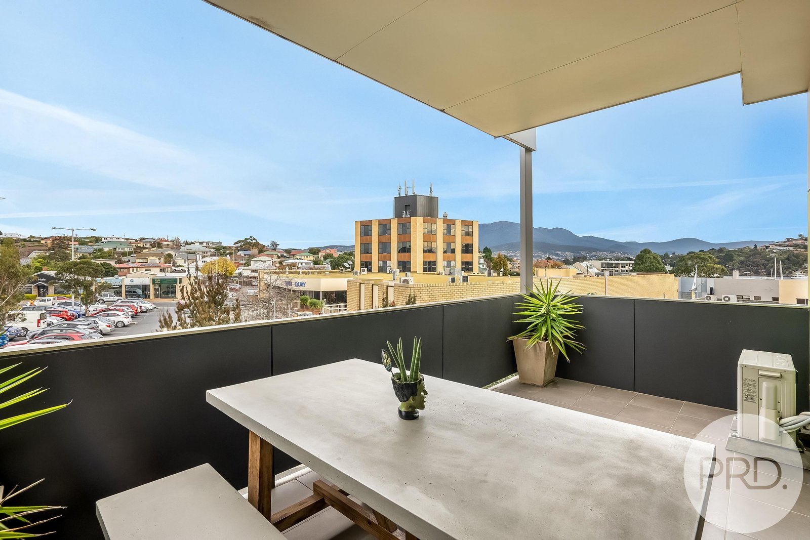 1/3 Clarence Street BELLERIVE 9