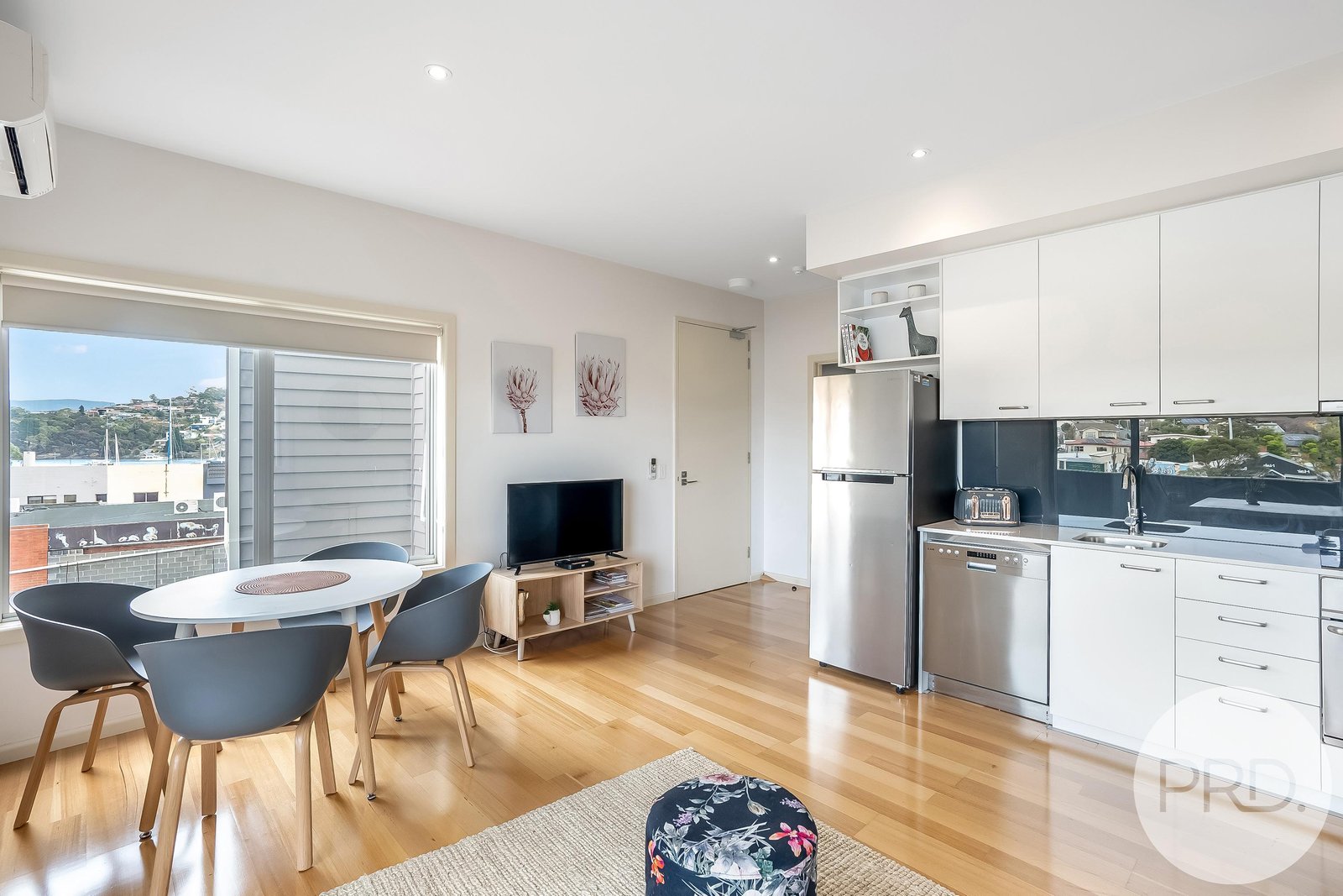 1/3 Clarence Street BELLERIVE 10