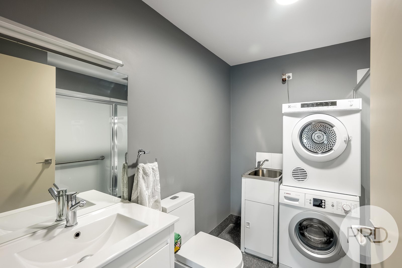 1/3 Clarence Street BELLERIVE 17