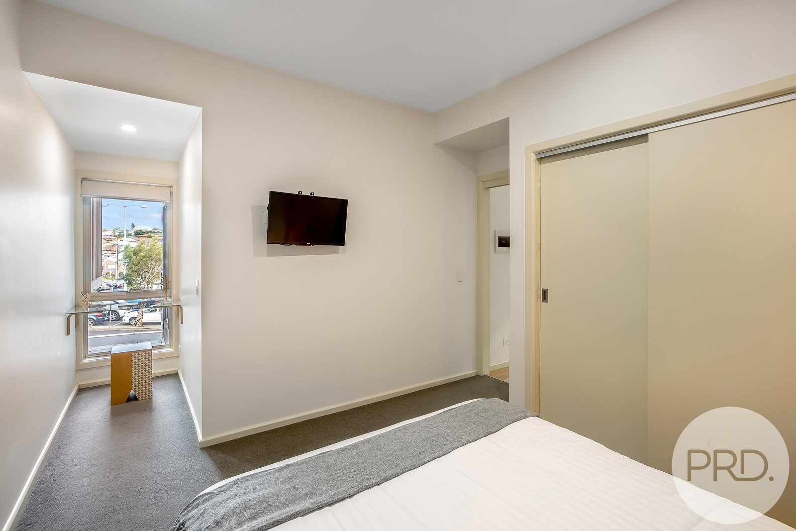 1/3 Clarence Street BELLERIVE 18