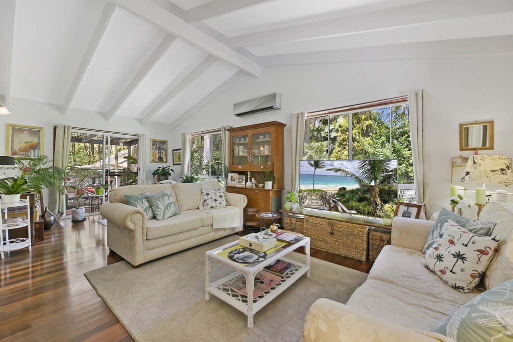 13 Coorabin Ct  TALLEBUDGERA 1