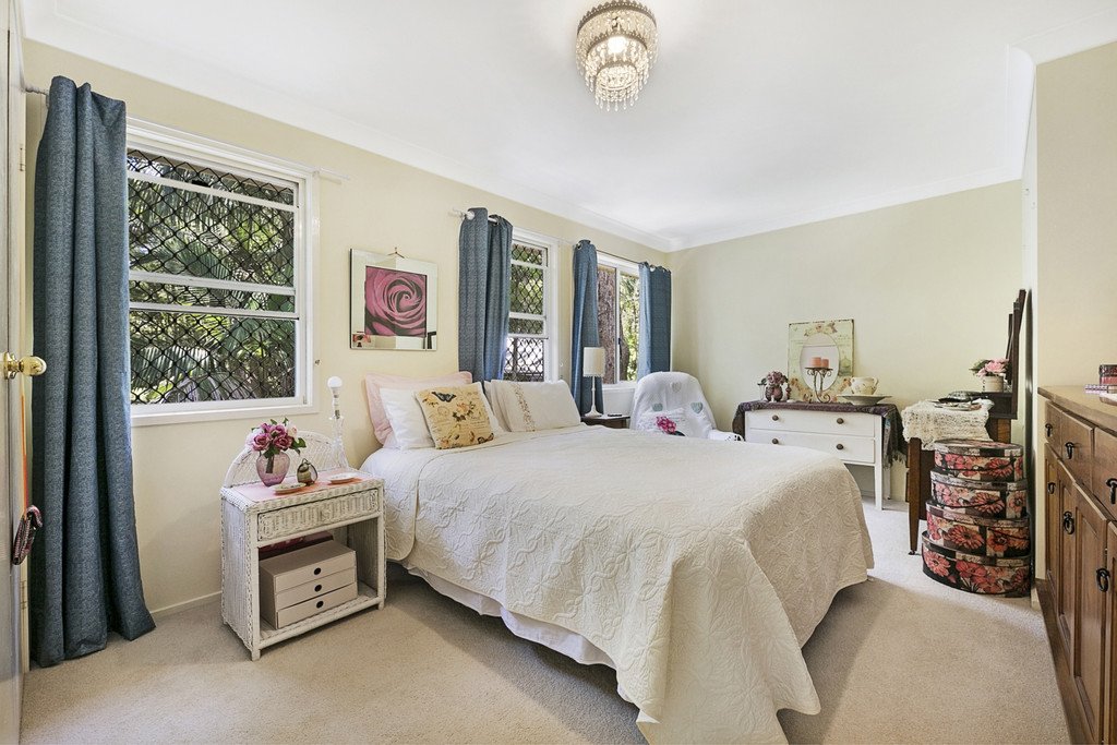 13 Coorabin Ct  TALLEBUDGERA 8