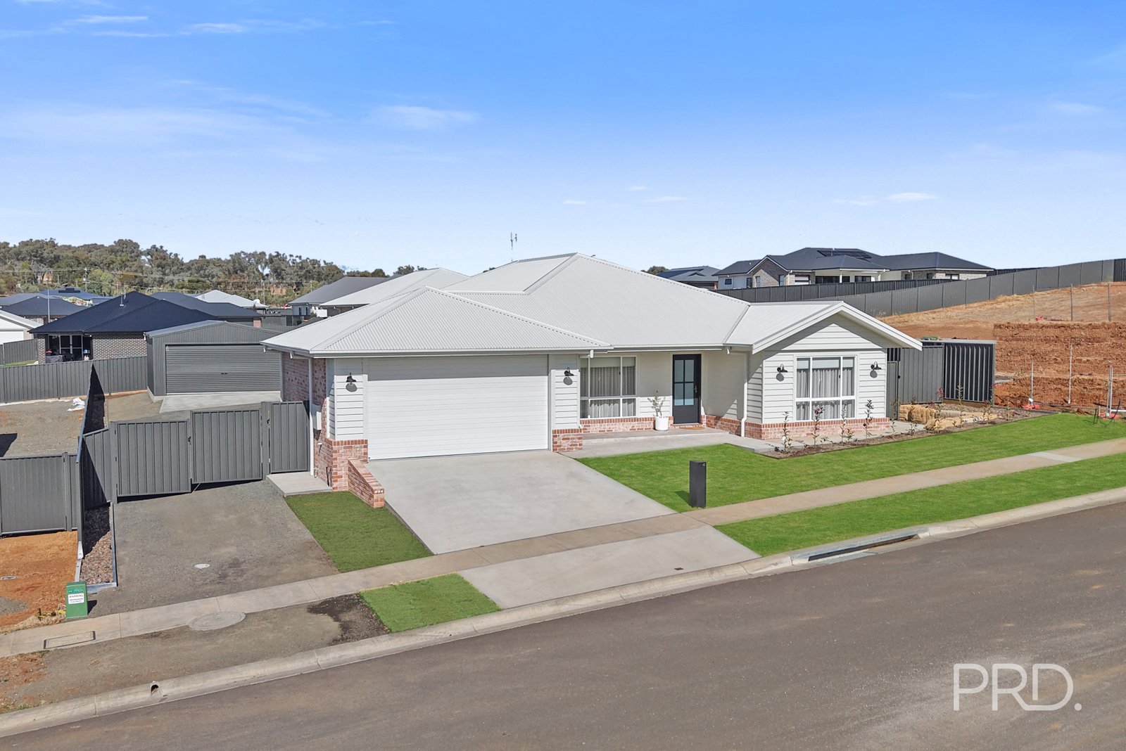 13 Crested Avenue TAMWORTH 2