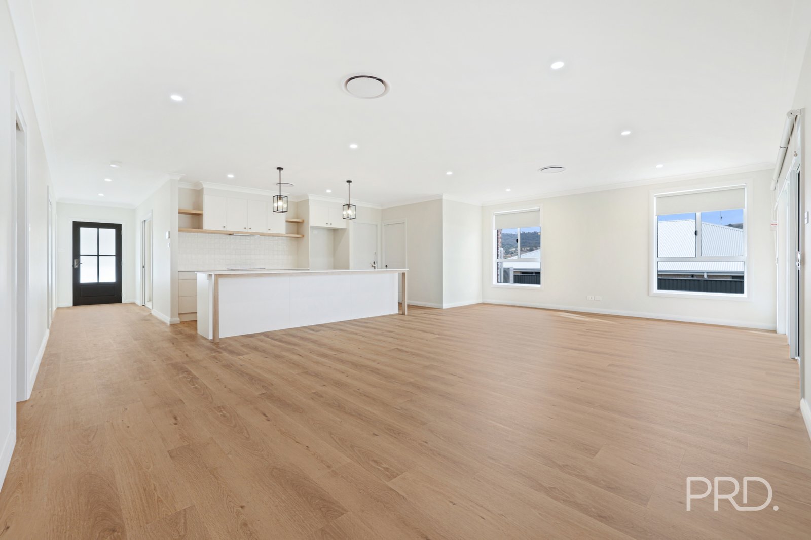 13 Crested Avenue TAMWORTH 21