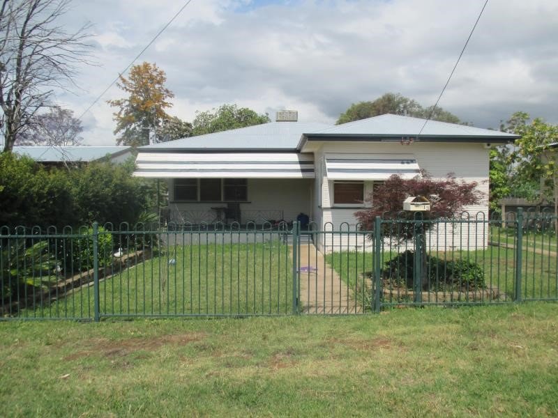 13 Croydon Avenue TAMWORTH 1