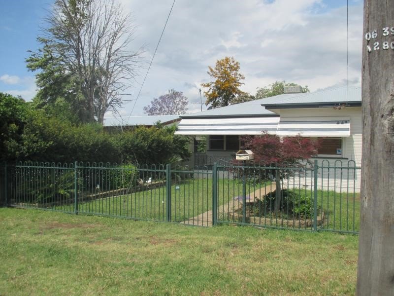 13 Croydon Avenue TAMWORTH 2