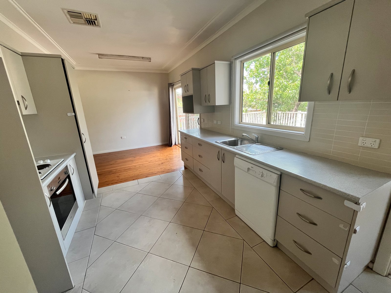13 Croydon Avenue TAMWORTH 5