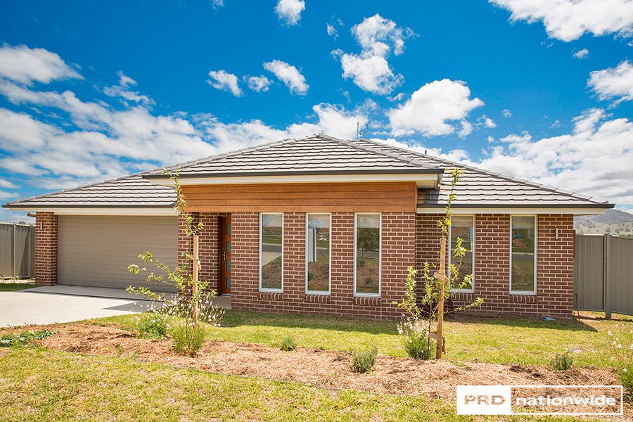 13 Currawong Drive TAMWORTH 1