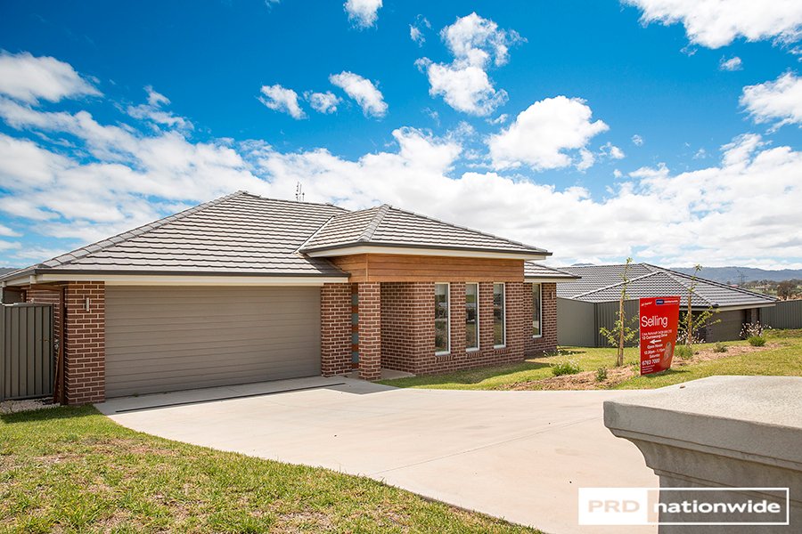 13 Currawong Drive TAMWORTH 2