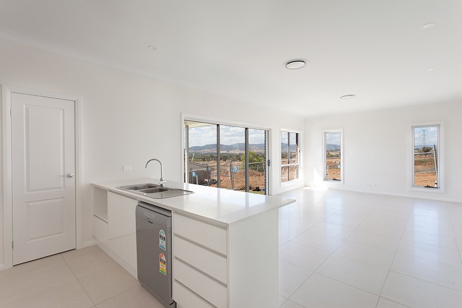 13 Currawong Drive TAMWORTH 4