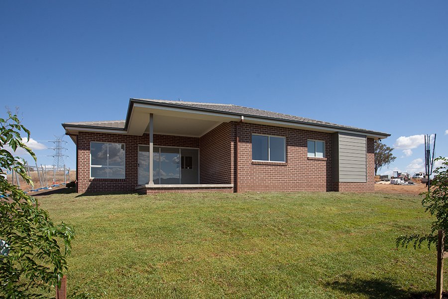 13 Currawong Drive TAMWORTH 9