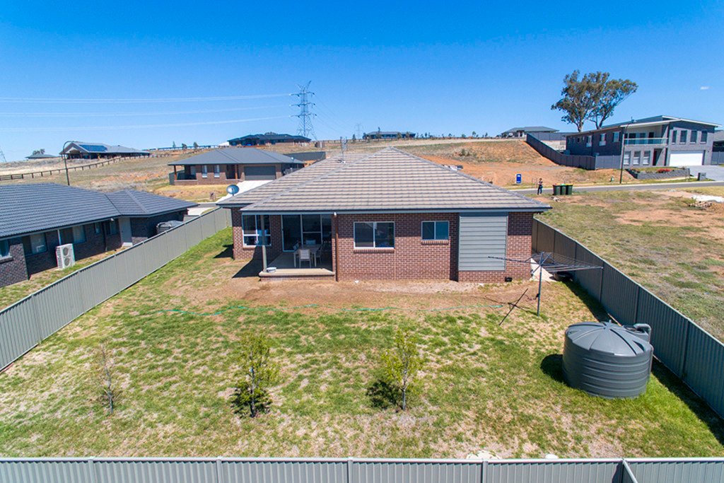 13 Currawong Drive TAMWORTH 10