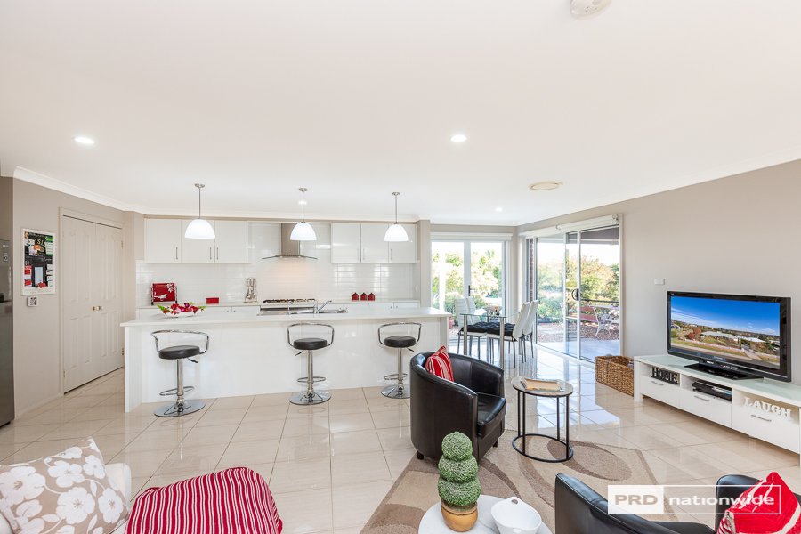 13 Daintree Circuit TAMWORTH 6