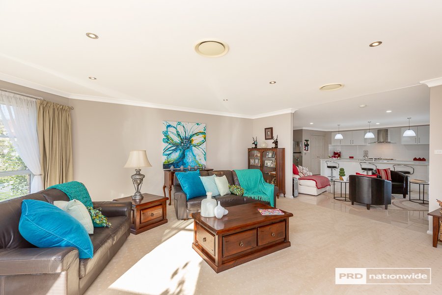 13 Daintree Circuit TAMWORTH 9