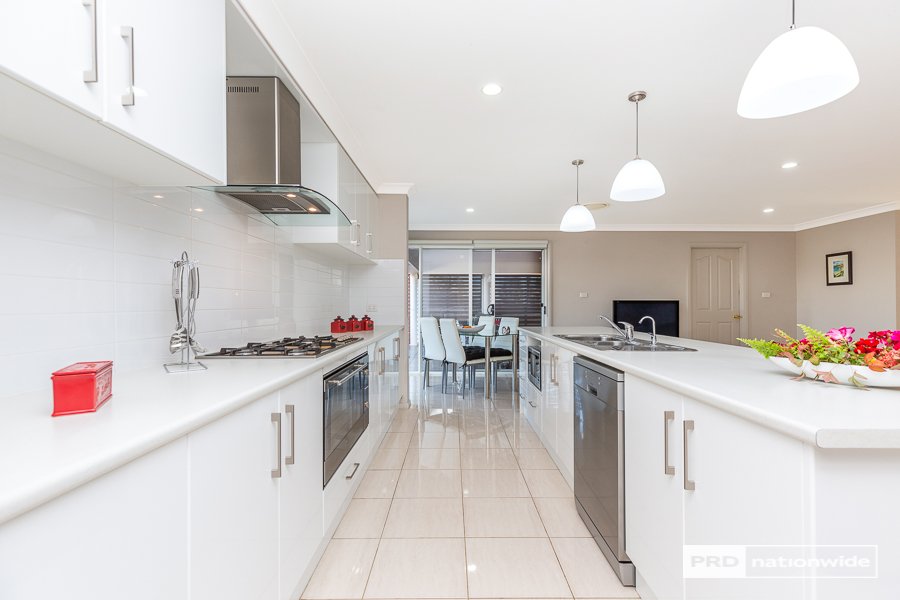 13 Daintree Circuit TAMWORTH 11