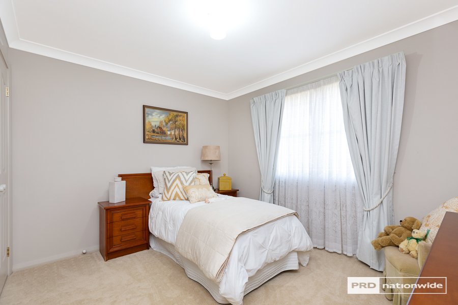 13 Daintree Circuit TAMWORTH 15