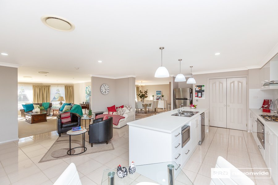 13 Daintree Circuit TAMWORTH 16
