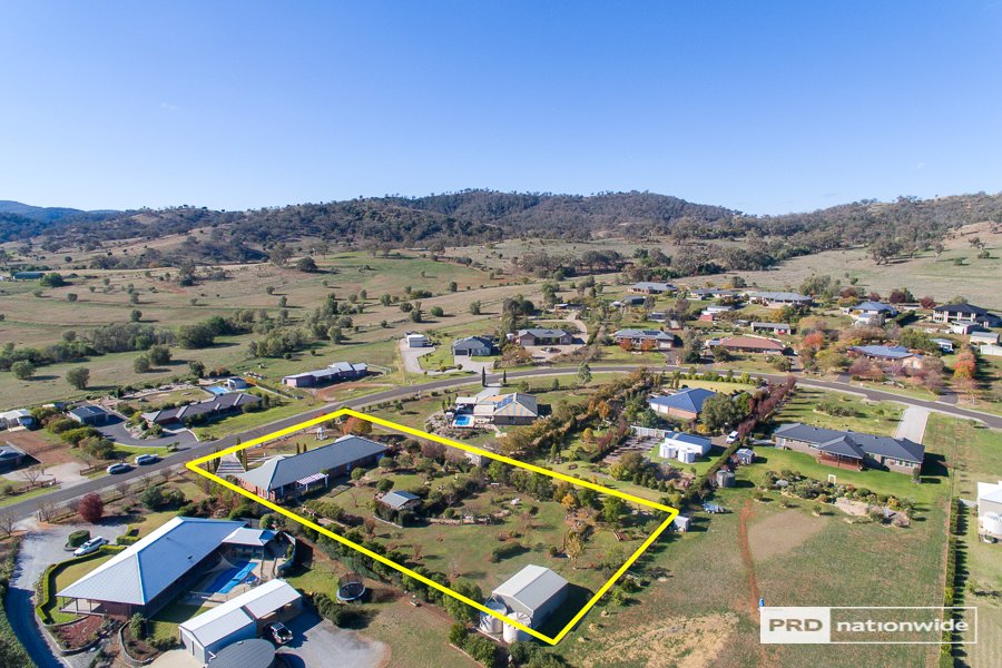 13 Daintree Circuit TAMWORTH 24