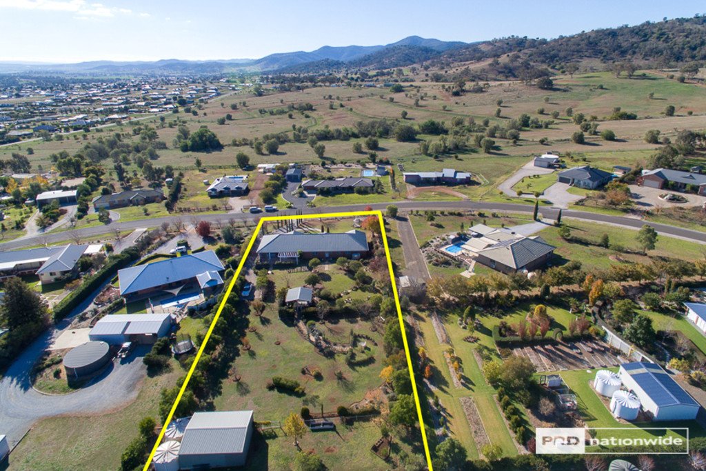 13 Daintree Circuit TAMWORTH 26