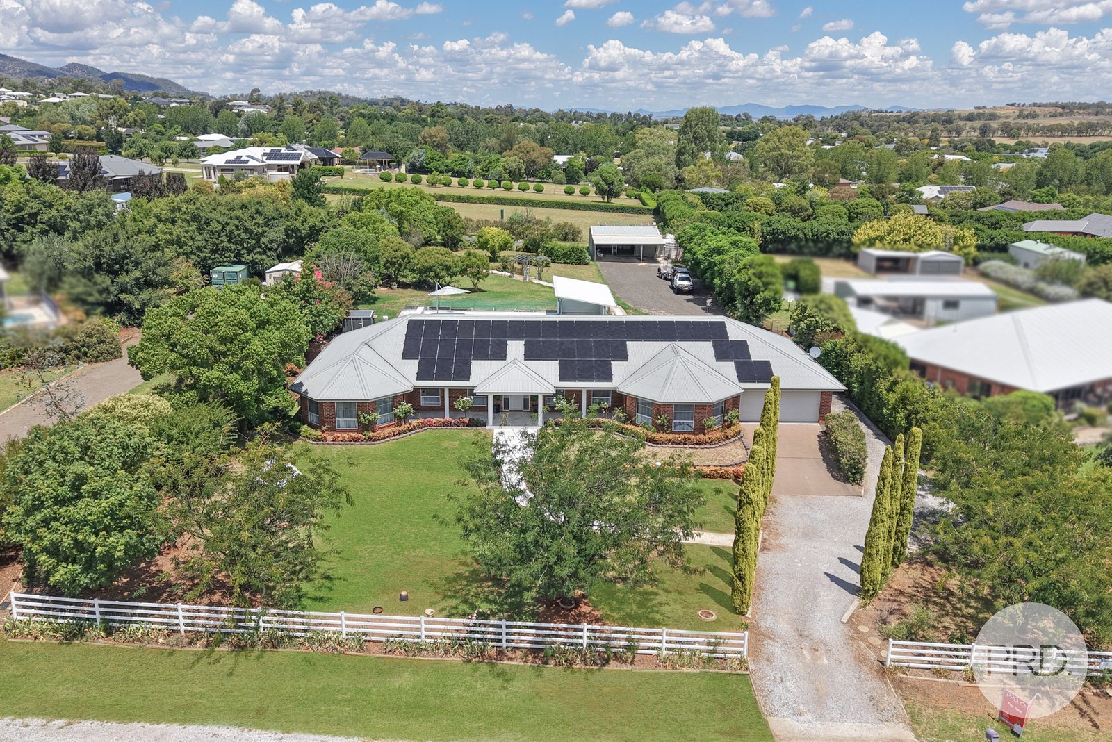 13 Daintree Circuit TAMWORTH 1